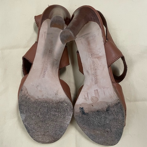 MANOLO BLAHNIK wood heeled Sandal, size 39. Very good condition. Chestnut color. - Picture 5 of 5